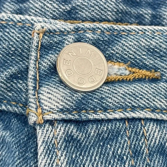 BDG Urban Outfitters Women’s Size 29 High Waisted Denim Shorts Raw Hem Cheeky - Picture 2 of 10